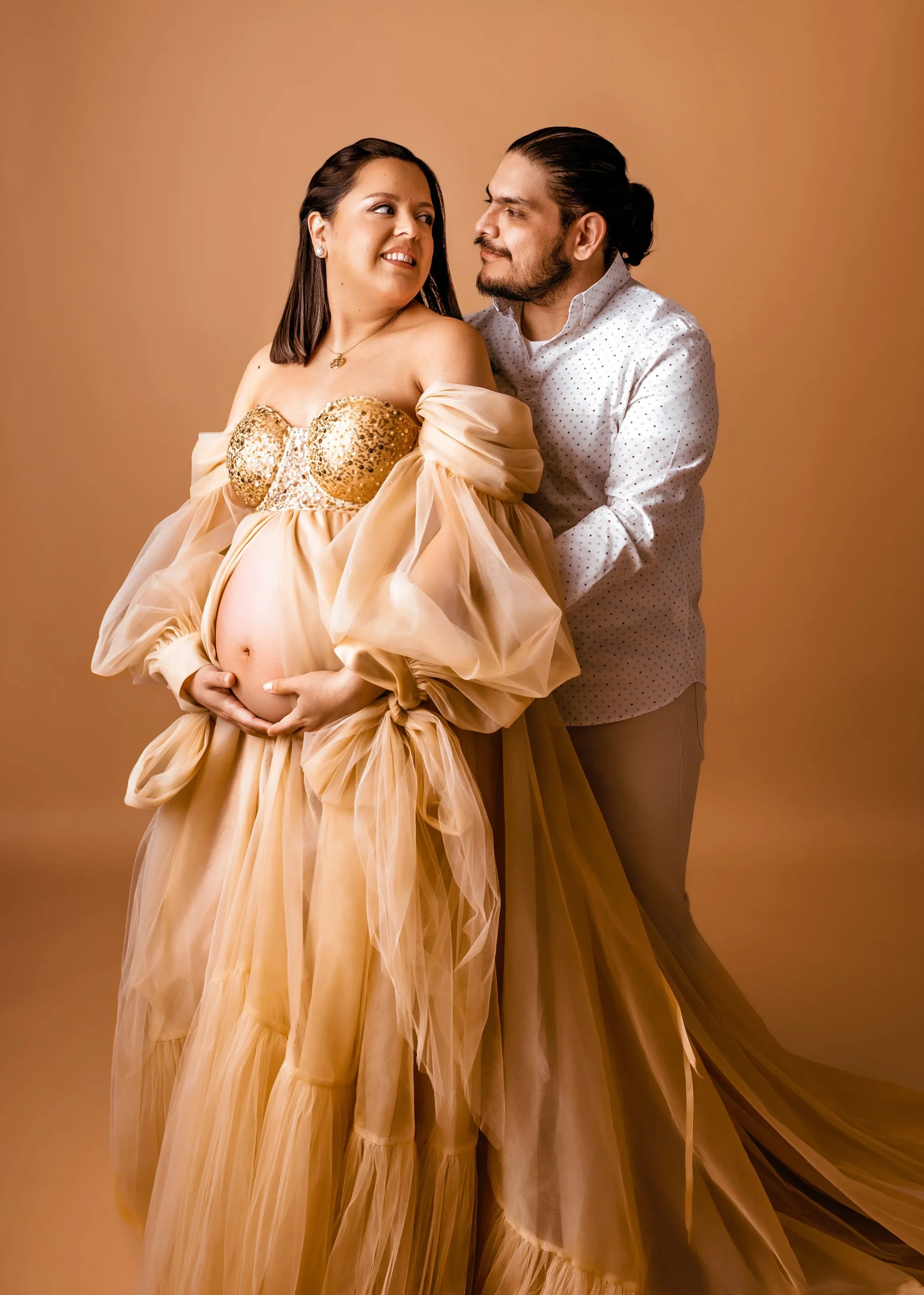 Maternity Photo Poses Detroit: 10 Timeless Ideas Metro Moms Love in Rochester, Birmingham &amp; Royal Oak