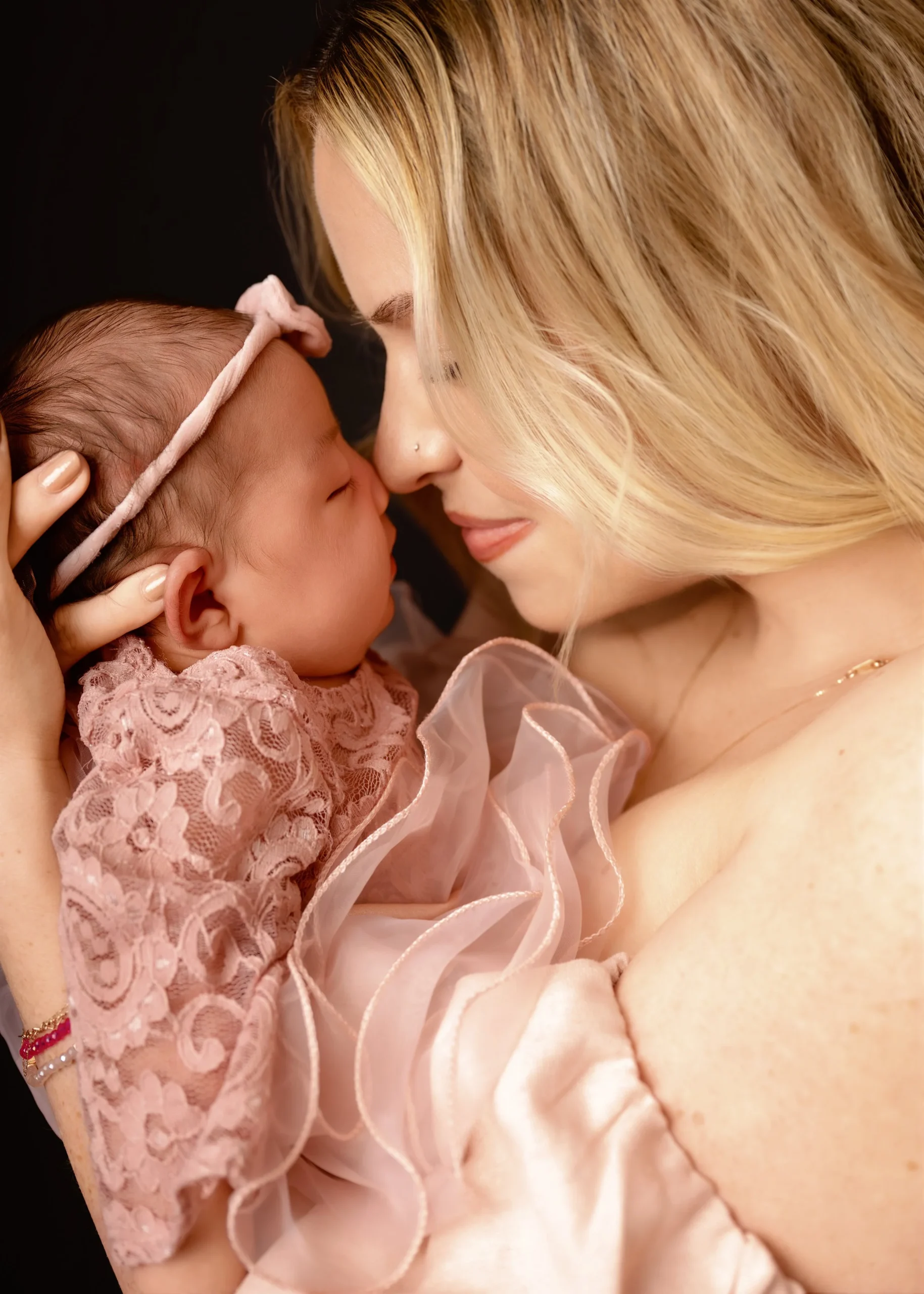 What to Wear for Newborn &amp; Family Photos in Metro Detroit: Local Shops &amp; Styling Tips