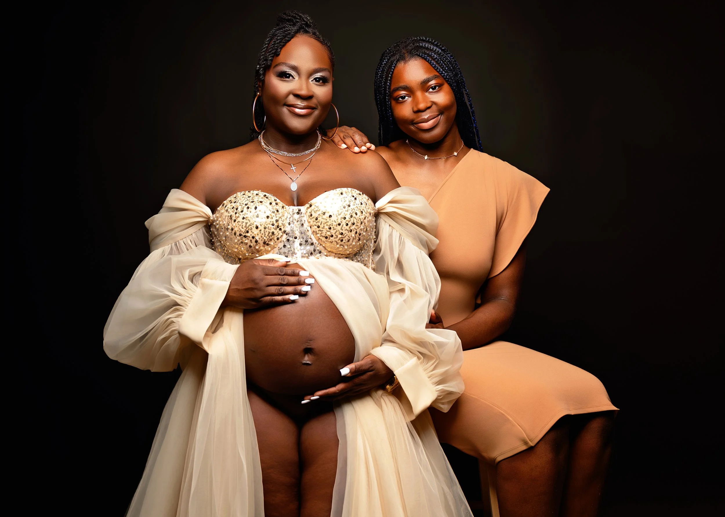 What to Wear for Maternity Photos in Detroit: Ultimate Style Guide 2025