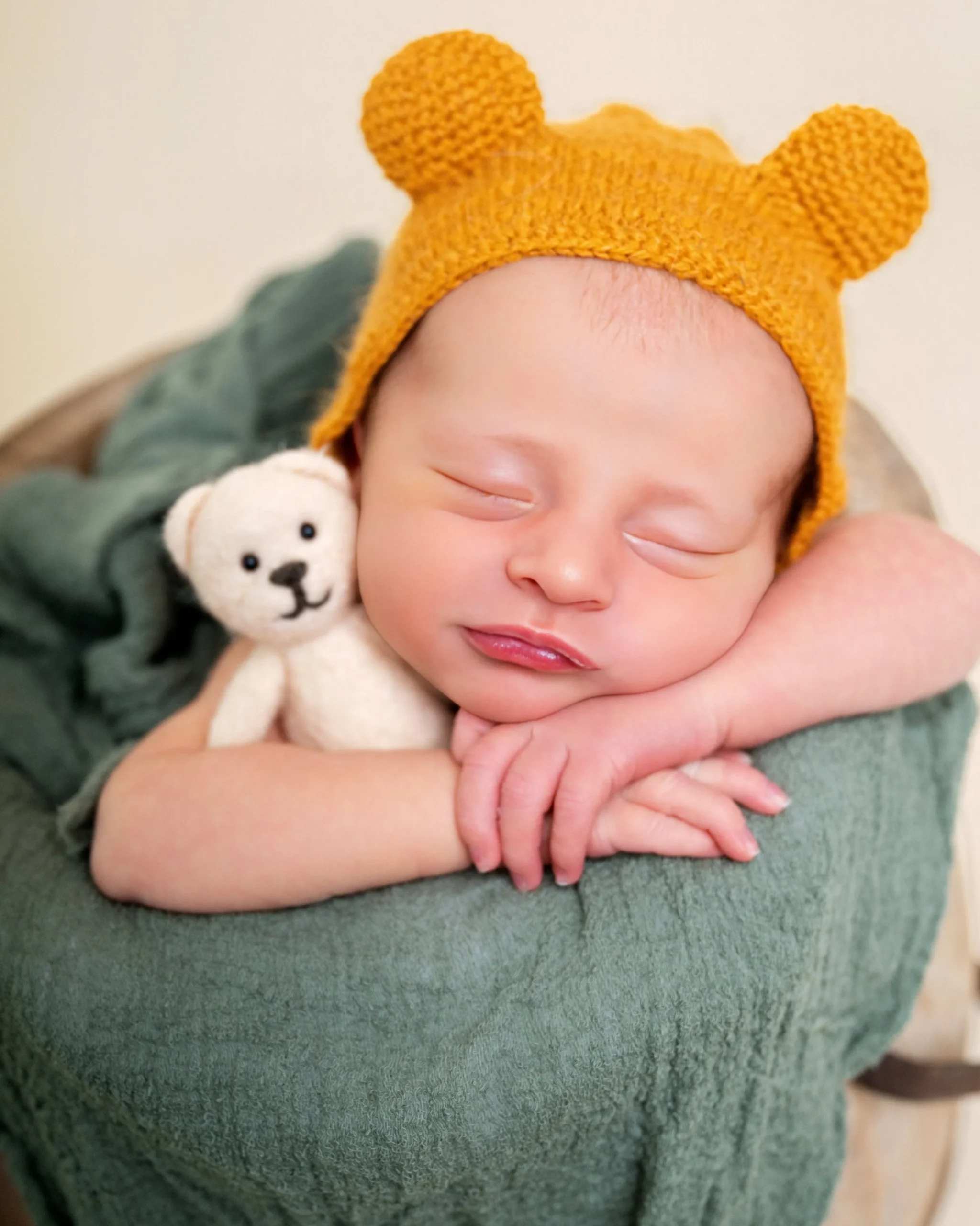 Best Age for Newborn Photos in Metro Detroit (and How Local Parents Book Early)
